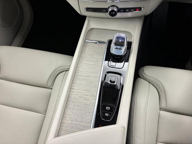 XC60 アルティメット B5 AWD Googleインフォテイメントシステム harman/kardonプレミアムサウンドシステム 電動チルトアップ機構付きガラス・サンルーフ アダプティブクルーズコントロール ヘッドアップディスプレイ(35枚目)