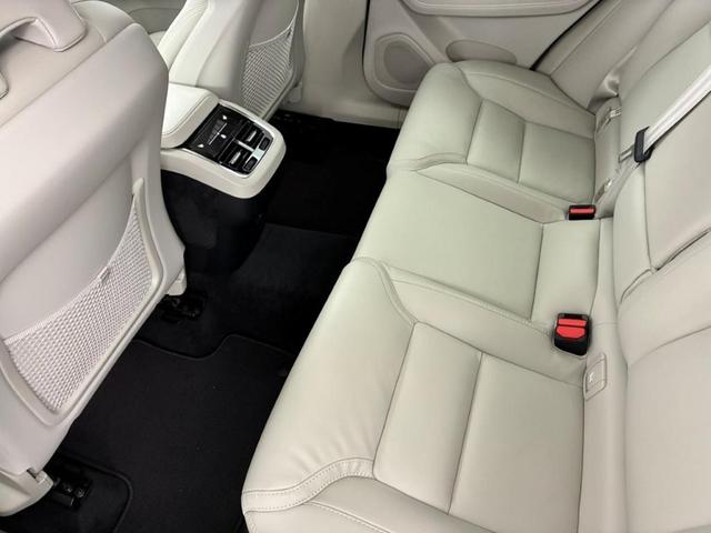 XC60 アルティメット B5 AWD Googleインフォテイメントシステム ランニングボード 電動チルトアップ機構付きガラス・サンルーフ harman/kardonプレミアムサウンドシステム アダプティブクルーズコントロール(18枚目)