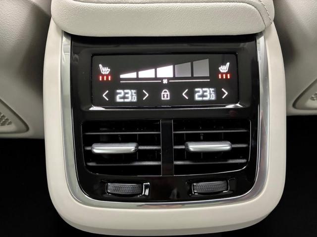 XC60 アルティメット B5 AWD Googleインフォテイメントシステム ランニングボード 電動チルトアップ機構付きガラス・サンルーフ harman/kardonプレミアムサウンドシステム アダプティブクルーズコントロール(36枚目)