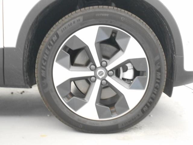 ＸＣ４０ ウルトラ　Ｂ４　ＡＷＤ　Ｇｏｏｇｌｅインフォテイメントシステム　ｈａｒｍａｎ／ｋａｒｄｏｎプレミアムサウンドシステム　アダプティブクルーズコントロール　ワイヤレススマートフォンチャージ　ＥＴＣ車載器（12枚目）