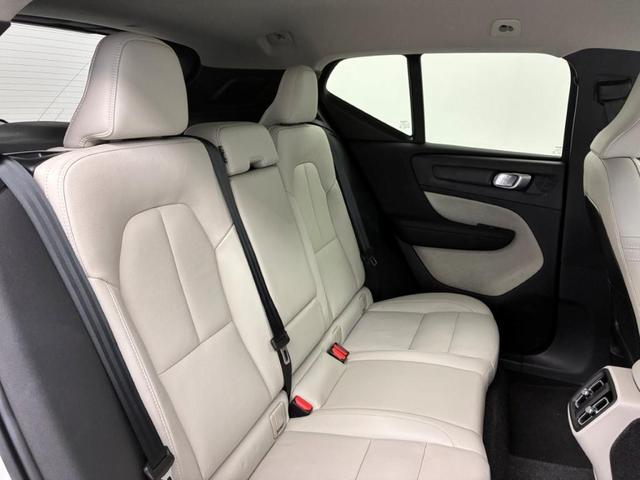 ＸＣ４０ ウルトラ　Ｂ４　ＡＷＤ　Ｇｏｏｇｌｅインフォテイメントシステム　ｈａｒｍａｎ／ｋａｒｄｏｎプレミアムサウンドシステム　アダプティブクルーズコントロール　ワイヤレススマートフォンチャージ　ＥＴＣ車載器（17枚目）