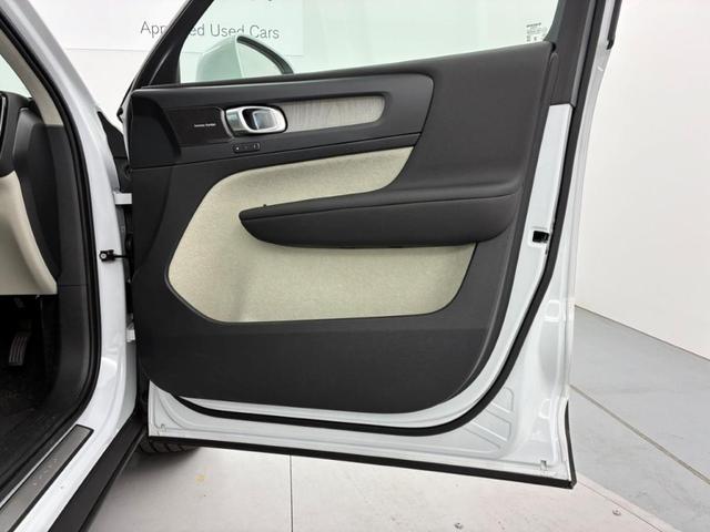 ＸＣ４０ ウルトラ　Ｂ４　ＡＷＤ　Ｇｏｏｇｌｅインフォテイメントシステム　ｈａｒｍａｎ／ｋａｒｄｏｎプレミアムサウンドシステム　アダプティブクルーズコントロール　ワイヤレススマートフォンチャージ　ＥＴＣ車載器（22枚目）