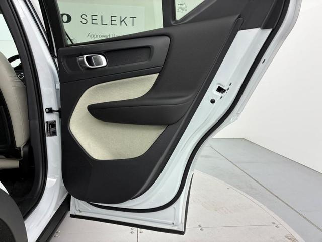 ＸＣ４０ ウルトラ　Ｂ４　ＡＷＤ　Ｇｏｏｇｌｅインフォテイメントシステム　ｈａｒｍａｎ／ｋａｒｄｏｎプレミアムサウンドシステム　アダプティブクルーズコントロール　ワイヤレススマートフォンチャージ　ＥＴＣ車載器（23枚目）