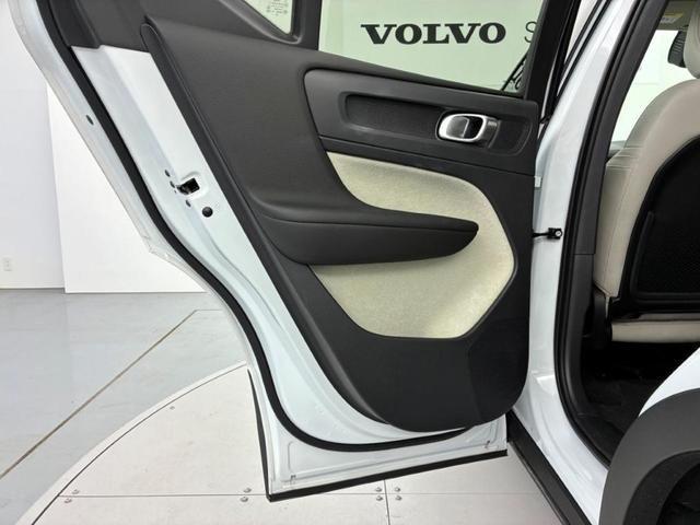 ＸＣ４０ ウルトラ　Ｂ４　ＡＷＤ　Ｇｏｏｇｌｅインフォテイメントシステム　ｈａｒｍａｎ／ｋａｒｄｏｎプレミアムサウンドシステム　アダプティブクルーズコントロール　ワイヤレススマートフォンチャージ　ＥＴＣ車載器（25枚目）