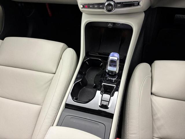 ＸＣ４０ ウルトラ　Ｂ４　ＡＷＤ　Ｇｏｏｇｌｅインフォテイメントシステム　ｈａｒｍａｎ／ｋａｒｄｏｎプレミアムサウンドシステム　アダプティブクルーズコントロール　ワイヤレススマートフォンチャージ　ＥＴＣ車載器（35枚目）