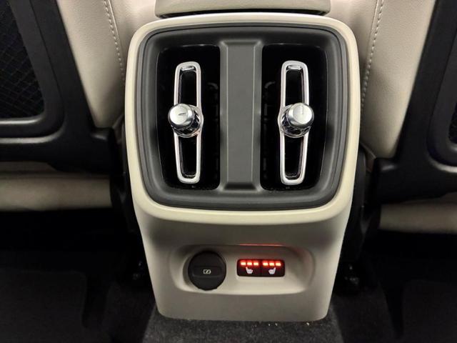 ＸＣ４０ ウルトラ　Ｂ４　ＡＷＤ　Ｇｏｏｇｌｅインフォテイメントシステム　ｈａｒｍａｎ／ｋａｒｄｏｎプレミアムサウンドシステム　アダプティブクルーズコントロール　ワイヤレススマートフォンチャージ　ＥＴＣ車載器（37枚目）