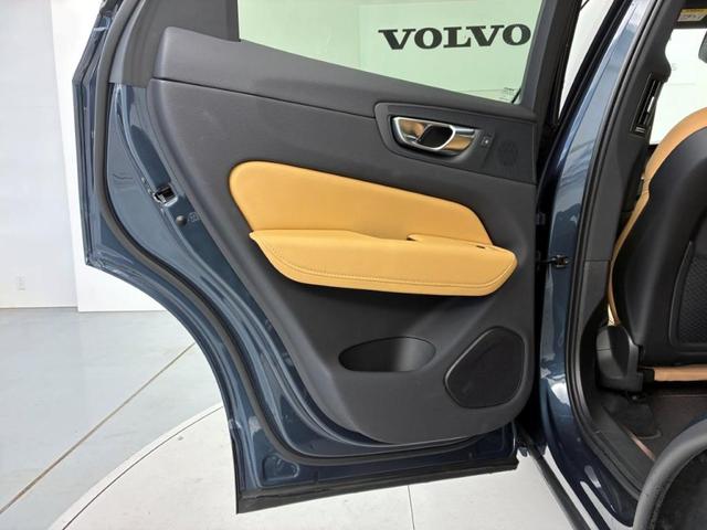 ＸＣ６０ ウルトラ　Ｂ５　ＡＷＤ　Ｇｏｏｇｌｅインフォテイメントシステム　ｈａｒｍａｎ／ｋａｒｄｏｎプレミアムサウンドシステム　アダプティブクルーズコントロール　電動チルトアップ機構付きガラス・サンルーフ（24枚目）