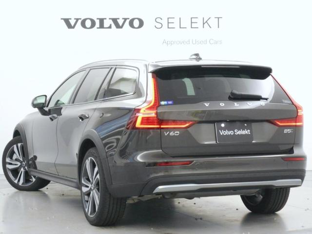 Ｖ６０ クロスカントリー　ウルトラ　Ｂ５　ＡＷＤ　Ｇｏｏｇｌｅインフォテイメントシステム　Ｂｏｗｅｒｓ＆Ｗｉｌｋｉｎｓプレミアムサウンドシステム　アダプティブクルーズコントロール　ワイヤレススマートフォンチャージ　ヘッドアップディスプレイ（6枚目）