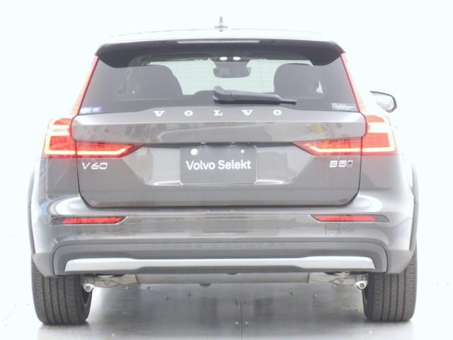 Ｖ６０ クロスカントリー　ウルトラ　Ｂ５　ＡＷＤ　Ｇｏｏｇｌｅインフォテイメントシステム　Ｂｏｗｅｒｓ＆Ｗｉｌｋｉｎｓプレミアムサウンドシステム　アダプティブクルーズコントロール　ワイヤレススマートフォンチャージ　ヘッドアップディスプレイ（7枚目）