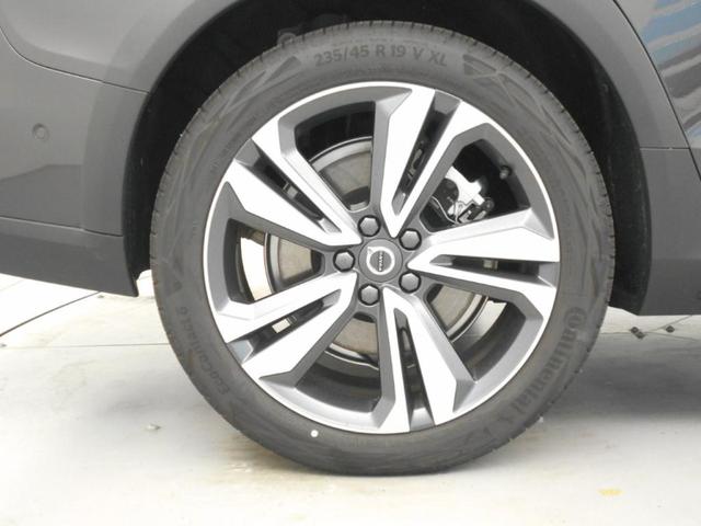 Ｖ６０ クロスカントリー　ウルトラ　Ｂ５　ＡＷＤ　Ｇｏｏｇｌｅインフォテイメントシステム　Ｂｏｗｅｒｓ＆Ｗｉｌｋｉｎｓプレミアムサウンドシステム　アダプティブクルーズコントロール　ワイヤレススマートフォンチャージ　ヘッドアップディスプレイ（12枚目）