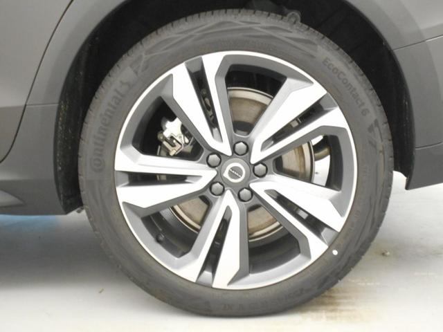 Ｖ６０ クロスカントリー　ウルトラ　Ｂ５　ＡＷＤ　Ｇｏｏｇｌｅインフォテイメントシステム　Ｂｏｗｅｒｓ＆Ｗｉｌｋｉｎｓプレミアムサウンドシステム　アダプティブクルーズコントロール　ワイヤレススマートフォンチャージ　ヘッドアップディスプレイ（14枚目）