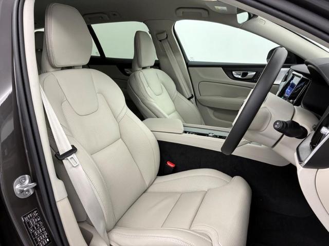 Ｖ６０ クロスカントリー　ウルトラ　Ｂ５　ＡＷＤ　Ｇｏｏｇｌｅインフォテイメントシステム　Ｂｏｗｅｒｓ＆Ｗｉｌｋｉｎｓプレミアムサウンドシステム　アダプティブクルーズコントロール　ワイヤレススマートフォンチャージ　ヘッドアップディスプレイ（15枚目）