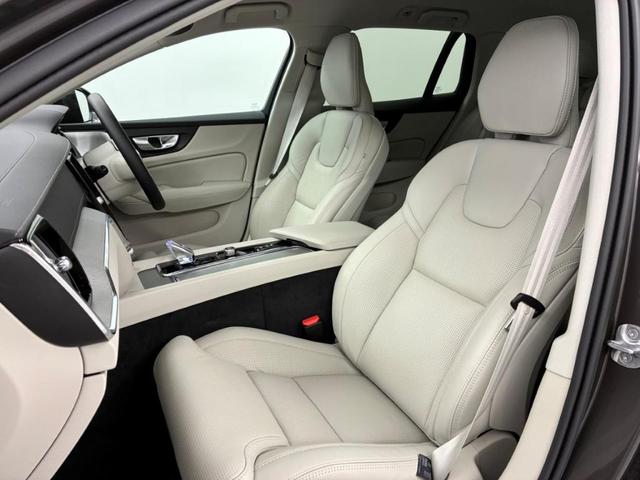 Ｖ６０ クロスカントリー　ウルトラ　Ｂ５　ＡＷＤ　Ｇｏｏｇｌｅインフォテイメントシステム　Ｂｏｗｅｒｓ＆Ｗｉｌｋｉｎｓプレミアムサウンドシステム　アダプティブクルーズコントロール　ワイヤレススマートフォンチャージ　ヘッドアップディスプレイ（17枚目）