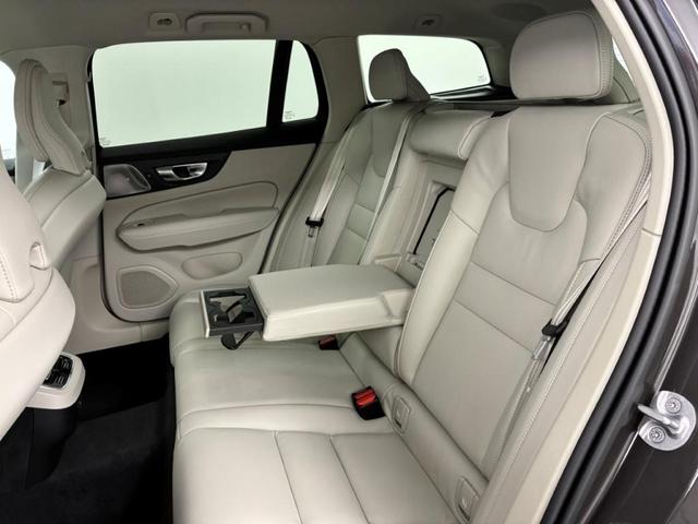 Ｖ６０ クロスカントリー　ウルトラ　Ｂ５　ＡＷＤ　Ｇｏｏｇｌｅインフォテイメントシステム　Ｂｏｗｅｒｓ＆Ｗｉｌｋｉｎｓプレミアムサウンドシステム　アダプティブクルーズコントロール　ワイヤレススマートフォンチャージ　ヘッドアップディスプレイ（19枚目）