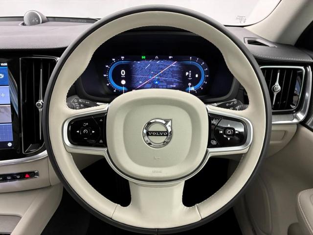 Ｖ６０ クロスカントリー　ウルトラ　Ｂ５　ＡＷＤ　Ｇｏｏｇｌｅインフォテイメントシステム　Ｂｏｗｅｒｓ＆Ｗｉｌｋｉｎｓプレミアムサウンドシステム　アダプティブクルーズコントロール　ワイヤレススマートフォンチャージ　ヘッドアップディスプレイ（32枚目）