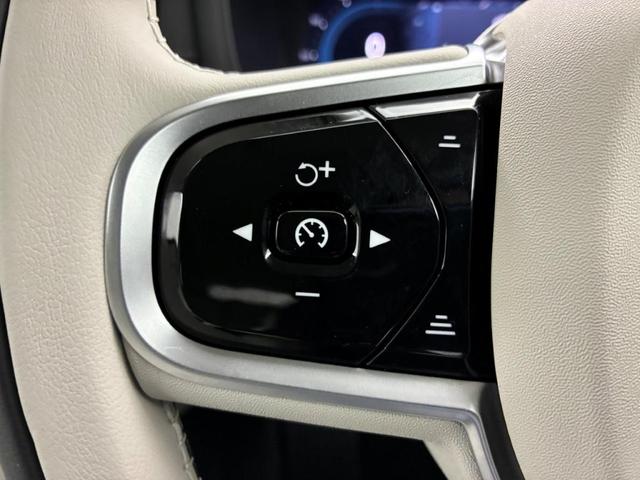 Ｖ６０ クロスカントリー　ウルトラ　Ｂ５　ＡＷＤ　Ｇｏｏｇｌｅインフォテイメントシステム　Ｂｏｗｅｒｓ＆Ｗｉｌｋｉｎｓプレミアムサウンドシステム　アダプティブクルーズコントロール　ワイヤレススマートフォンチャージ　ヘッドアップディスプレイ（33枚目）