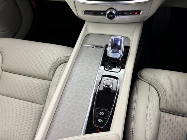 Ｖ６０ クロスカントリー　ウルトラ　Ｂ５　ＡＷＤ　Ｇｏｏｇｌｅインフォテイメントシステム　Ｂｏｗｅｒｓ＆Ｗｉｌｋｉｎｓプレミアムサウンドシステム　アダプティブクルーズコントロール　ワイヤレススマートフォンチャージ　ヘッドアップディスプレイ（35枚目）