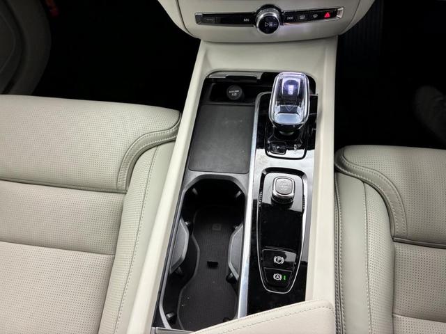 Ｖ６０ クロスカントリー　ウルトラ　Ｂ５　ＡＷＤ　Ｇｏｏｇｌｅインフォテイメントシステム　Ｂｏｗｅｒｓ＆Ｗｉｌｋｉｎｓプレミアムサウンドシステム　アダプティブクルーズコントロール　ワイヤレススマートフォンチャージ　ヘッドアップディスプレイ（36枚目）