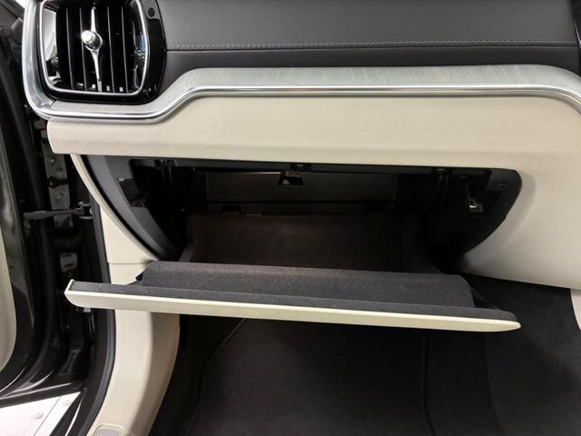 Ｖ６０ クロスカントリー　ウルトラ　Ｂ５　ＡＷＤ　Ｇｏｏｇｌｅインフォテイメントシステム　Ｂｏｗｅｒｓ＆Ｗｉｌｋｉｎｓプレミアムサウンドシステム　アダプティブクルーズコントロール　ワイヤレススマートフォンチャージ　ヘッドアップディスプレイ（39枚目）