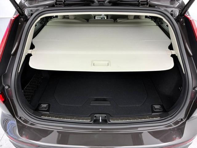 Ｖ６０ クロスカントリー　ウルトラ　Ｂ５　ＡＷＤ　Ｇｏｏｇｌｅインフォテイメントシステム　Ｂｏｗｅｒｓ＆Ｗｉｌｋｉｎｓプレミアムサウンドシステム　アダプティブクルーズコントロール　ワイヤレススマートフォンチャージ　ヘッドアップディスプレイ（41枚目）