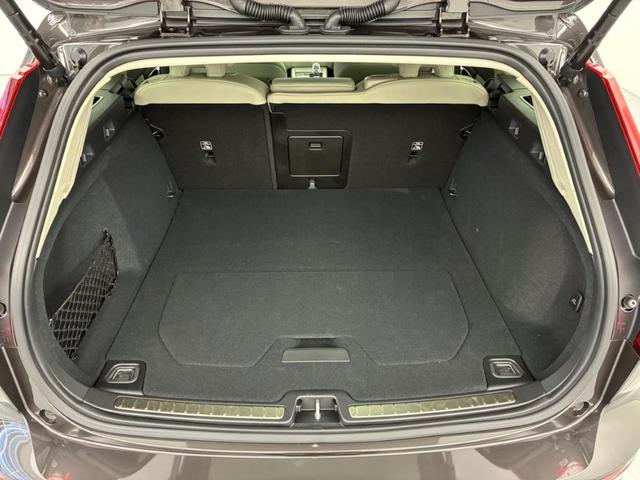 Ｖ６０ クロスカントリー　ウルトラ　Ｂ５　ＡＷＤ　Ｇｏｏｇｌｅインフォテイメントシステム　Ｂｏｗｅｒｓ＆Ｗｉｌｋｉｎｓプレミアムサウンドシステム　アダプティブクルーズコントロール　ワイヤレススマートフォンチャージ　ヘッドアップディスプレイ（42枚目）