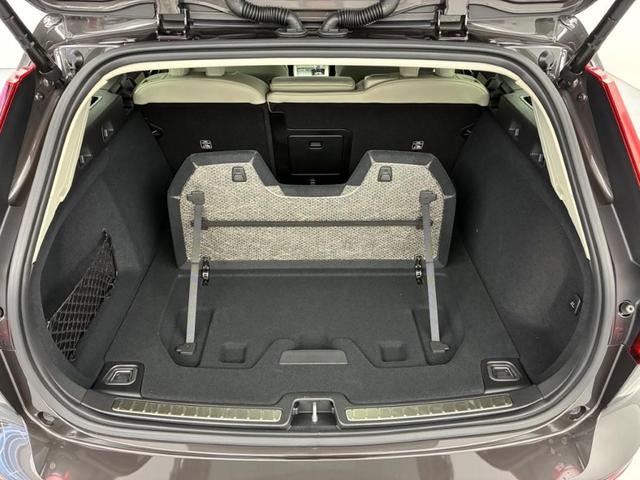 Ｖ６０ クロスカントリー　ウルトラ　Ｂ５　ＡＷＤ　Ｇｏｏｇｌｅインフォテイメントシステム　Ｂｏｗｅｒｓ＆Ｗｉｌｋｉｎｓプレミアムサウンドシステム　アダプティブクルーズコントロール　ワイヤレススマートフォンチャージ　ヘッドアップディスプレイ（43枚目）