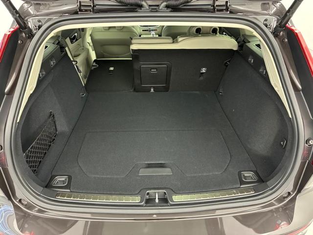 Ｖ６０ クロスカントリー　ウルトラ　Ｂ５　ＡＷＤ　Ｇｏｏｇｌｅインフォテイメントシステム　Ｂｏｗｅｒｓ＆Ｗｉｌｋｉｎｓプレミアムサウンドシステム　アダプティブクルーズコントロール　ワイヤレススマートフォンチャージ　ヘッドアップディスプレイ（44枚目）