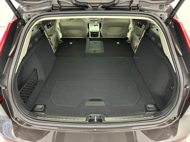 Ｖ６０ クロスカントリー　ウルトラ　Ｂ５　ＡＷＤ　Ｇｏｏｇｌｅインフォテイメントシステム　Ｂｏｗｅｒｓ＆Ｗｉｌｋｉｎｓプレミアムサウンドシステム　アダプティブクルーズコントロール　ワイヤレススマートフォンチャージ　ヘッドアップディスプレイ（45枚目）