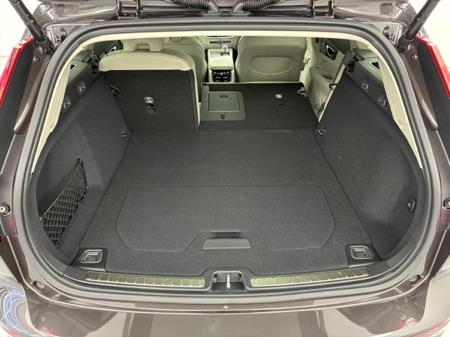 Ｖ６０ クロスカントリー　ウルトラ　Ｂ５　ＡＷＤ　Ｇｏｏｇｌｅインフォテイメントシステム　Ｂｏｗｅｒｓ＆Ｗｉｌｋｉｎｓプレミアムサウンドシステム　アダプティブクルーズコントロール　ワイヤレススマートフォンチャージ　ヘッドアップディスプレイ（46枚目）