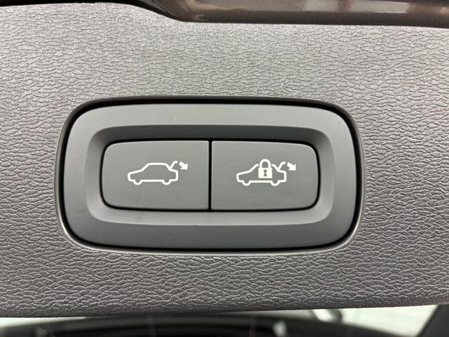 Ｖ６０ クロスカントリー　ウルトラ　Ｂ５　ＡＷＤ　Ｇｏｏｇｌｅインフォテイメントシステム　Ｂｏｗｅｒｓ＆Ｗｉｌｋｉｎｓプレミアムサウンドシステム　アダプティブクルーズコントロール　ワイヤレススマートフォンチャージ　ヘッドアップディスプレイ（47枚目）