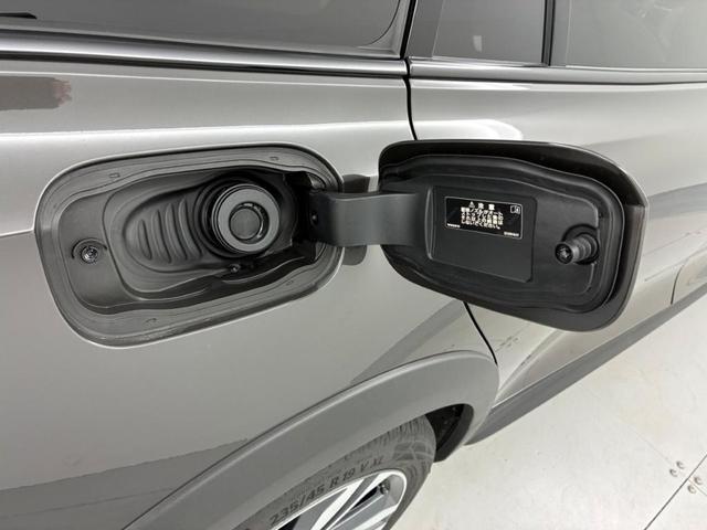 Ｖ６０ クロスカントリー　ウルトラ　Ｂ５　ＡＷＤ　Ｇｏｏｇｌｅインフォテイメントシステム　Ｂｏｗｅｒｓ＆Ｗｉｌｋｉｎｓプレミアムサウンドシステム　アダプティブクルーズコントロール　ワイヤレススマートフォンチャージ　ヘッドアップディスプレイ（49枚目）