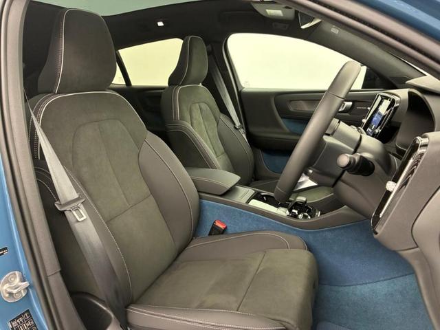 ���T�C�N���f�ނ��g�p���ꂽ�}�C�N���t�@�C�o�[�V�[�g�ƁA�������ꂽ���G�̃n�C�e�N�����f�ނł���}�C�N���e�b�N�̃R���g���X�g�ɂ��V�V�[�g�f�ނ́A�A�N�e�B�u�ȃh���C�r���O���C���[�W���ăf�U�C������Ă��܂�