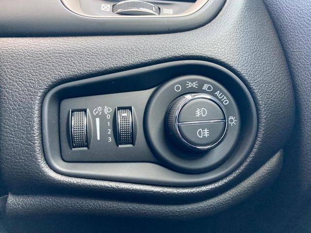 リミテッド 認定中古車保証付き 整備付き レザーシート バックカメラ ETC シートヒーター キセノンヘッドライト 純正アルミホイール ACC装備 純正オーディオ(17枚目)