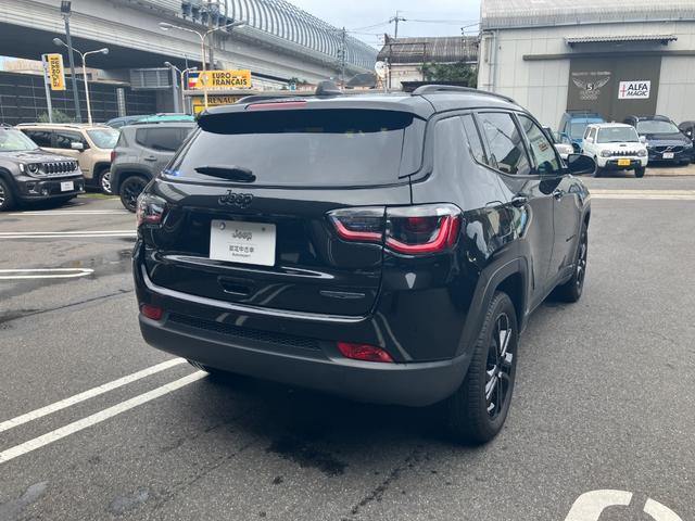 右リア画像です。