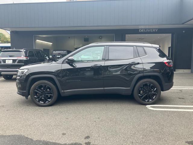 台形のフェンダーアーチが特徴的です。