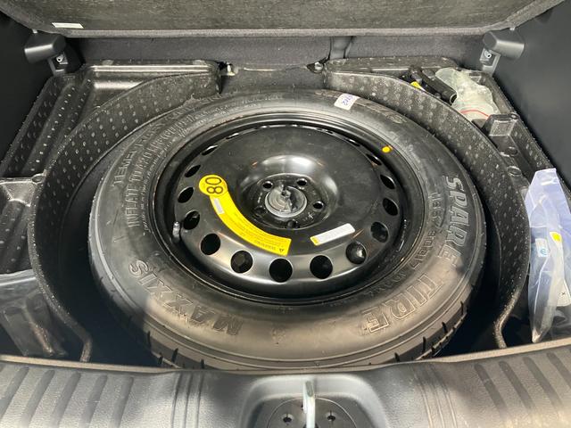 スペアタイヤ装備