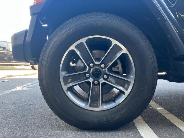 ジープ・ラングラーアンリミテッド サハラ 新車保証継承 整備付 レザーシート シートヒーター 純正ナビ バックカメラ アダプティブクルーズコントロール ETC(17枚目)