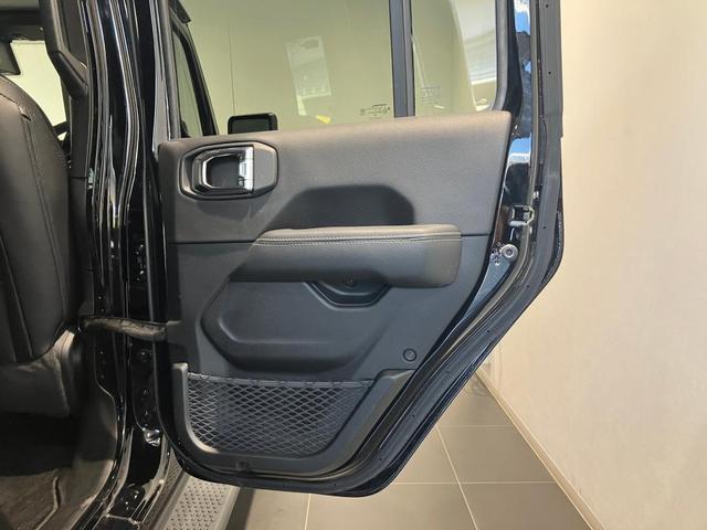ジープ・ラングラーアンリミテッド サハラ 新車保証継承 整備付 レザーシート シートヒーター 純正ナビ バックカメラ アダプティブクルーズコントロール ETC(24枚目)