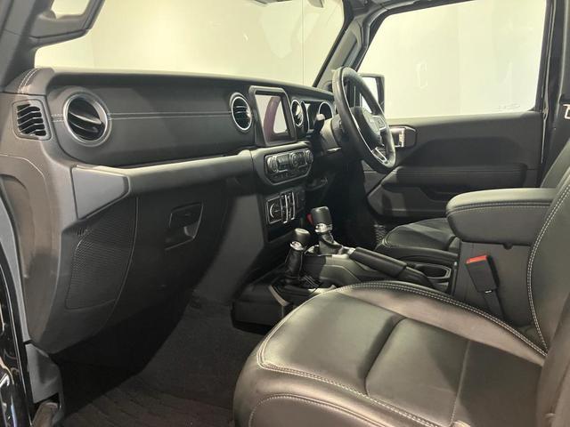 ジープ・ラングラーアンリミテッド サハラ 新車保証継承 整備付 レザーシート シートヒーター 純正ナビ バックカメラ アダプティブクルーズコントロール ETC(25枚目)