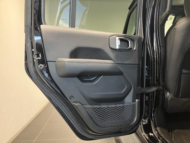 ジープ・ラングラーアンリミテッド サハラ 新車保証継承 整備付 レザーシート シートヒーター 純正ナビ バックカメラ アダプティブクルーズコントロール ETC(30枚目)