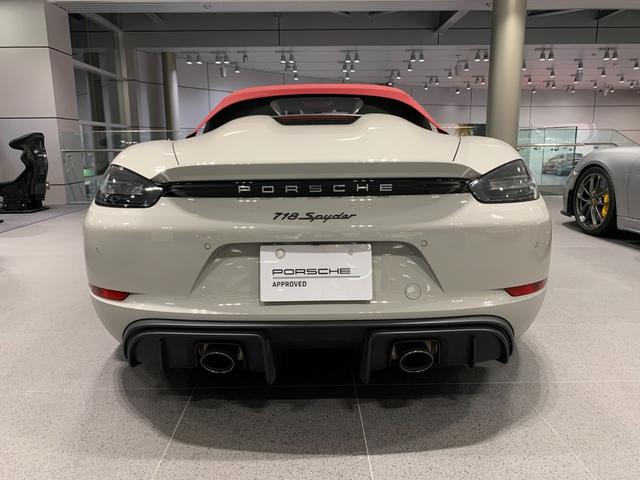 ７１８スパイダー　ポルシェセラミックコンポジットブレーキ　インテリアパッケージスパイダークラシック　２０インチ７１８Ｓｐｙｄｅｒホイールサテンブラック塗装仕上げ　ＬＥＤヘッドライト　ＰＤＬＳＰｌｕｓ(9枚目)