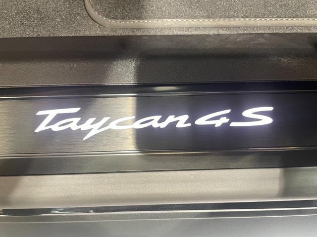 タイカン タイカン　４Ｓ　スポーツクロノ　ＰＤＣＣ　１４ｗａｙ電動シート　シートヒーター　シートベンチレーション　ＬＥＤマトリックスヘッドライト　ＢＯＳＥ　２０インチ　Ｔａｙｃａｎ　Ｔｕｒｂｏエアロホイール（37枚目）