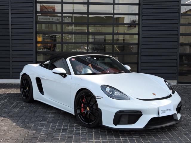 ７１８スパイダー ７１８スパイダー　ＰＤＫ　Ｓｐｙｄｅｒクラシックインテリア　シートヒーター　２ゾーンオートエアコン　ヒーター付きステアリングホイール　フロアマット　助手席ラゲッジネット　スモーカー　パッケージ　電動可倒式ドアミラー（3枚目）