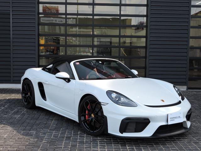 ７１８スパイダー ７１８スパイダー　ＰＤＫ　Ｓｐｙｄｅｒクラシックインテリア　シートヒーター　２ゾーンオートエアコン　ヒーター付きステアリングホイール　フロアマット　助手席ラゲッジネット　スモーカー　パッケージ　電動可倒式ドアミラー（4枚目）