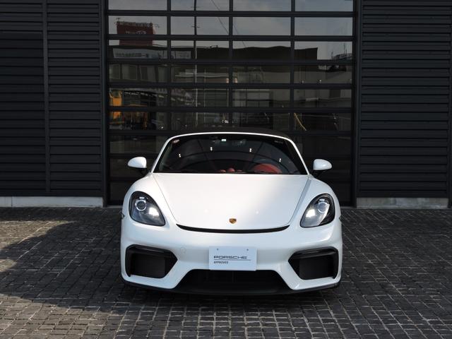 ７１８スパイダー ７１８スパイダー　ＰＤＫ　Ｓｐｙｄｅｒクラシックインテリア　シートヒーター　２ゾーンオートエアコン　ヒーター付きステアリングホイール　フロアマット　助手席ラゲッジネット　スモーカー　パッケージ　電動可倒式ドアミラー（6枚目）