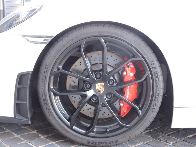 ７１８スパイダー ７１８スパイダー　ＰＤＫ　Ｓｐｙｄｅｒクラシックインテリア　シートヒーター　２ゾーンオートエアコン　ヒーター付きステアリングホイール　フロアマット　助手席ラゲッジネット　スモーカー　パッケージ　電動可倒式ドアミラー（10枚目）