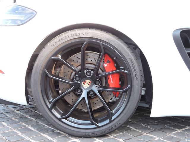 ７１８スパイダー ７１８スパイダー　ＰＤＫ　Ｓｐｙｄｅｒクラシックインテリア　シートヒーター　２ゾーンオートエアコン　ヒーター付きステアリングホイール　フロアマット　助手席ラゲッジネット　スモーカー　パッケージ　電動可倒式ドアミラー（12枚目）