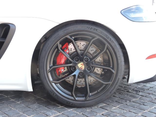 ７１８スパイダー ７１８スパイダー　ＰＤＫ　Ｓｐｙｄｅｒクラシックインテリア　シートヒーター　２ゾーンオートエアコン　ヒーター付きステアリングホイール　フロアマット　助手席ラゲッジネット　スモーカー　パッケージ　電動可倒式ドアミラー（13枚目）