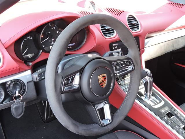 ７１８スパイダー ７１８スパイダー　ＰＤＫ　Ｓｐｙｄｅｒクラシックインテリア　シートヒーター　２ゾーンオートエアコン　ヒーター付きステアリングホイール　フロアマット　助手席ラゲッジネット　スモーカー　パッケージ　電動可倒式ドアミラー（15枚目）