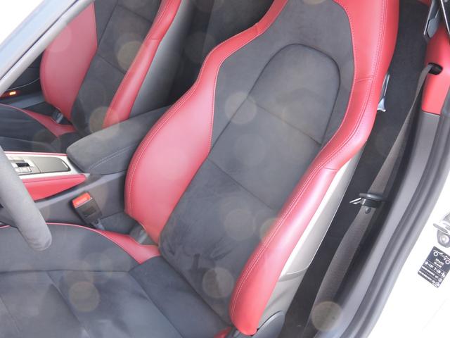 ７１８スパイダー ７１８スパイダー　ＰＤＫ　Ｓｐｙｄｅｒクラシックインテリア　シートヒーター　２ゾーンオートエアコン　ヒーター付きステアリングホイール　フロアマット　助手席ラゲッジネット　スモーカー　パッケージ　電動可倒式ドアミラー（16枚目）